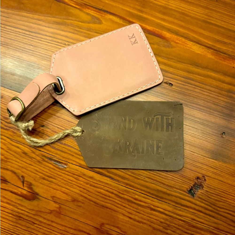 NWT Leather “KK” Monogramed Luggage Tag Dusty Pink Bronze Hardware - Picture 2 of 5